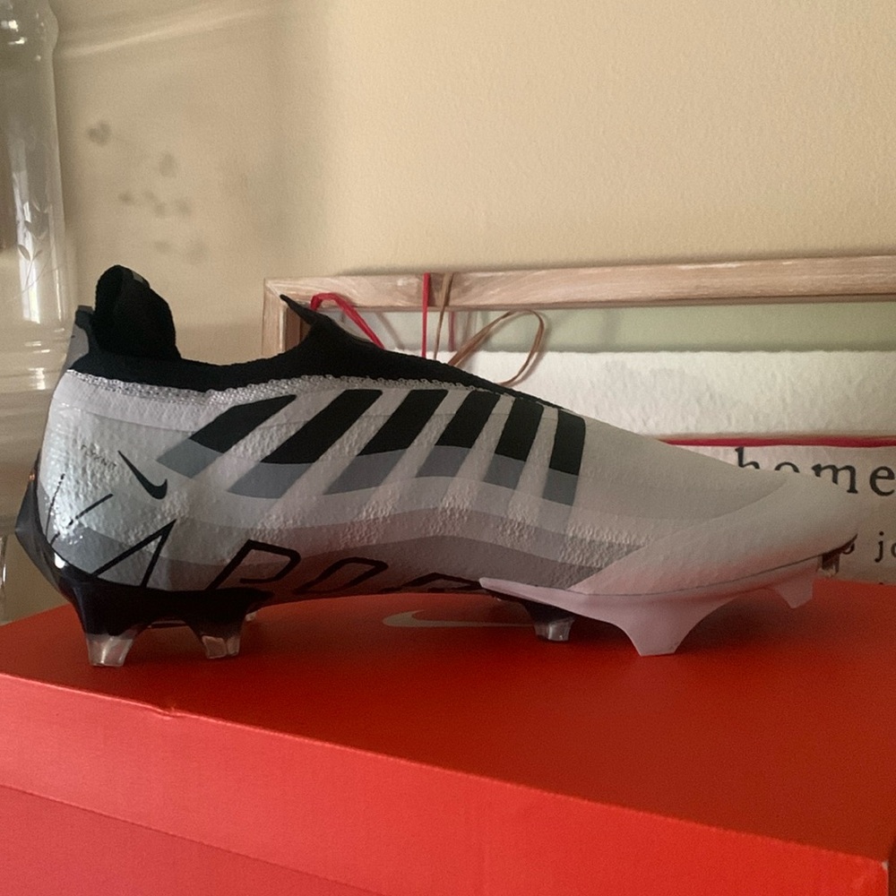 Nike Vapor Edge Elite 360 Cleats white/black size 11